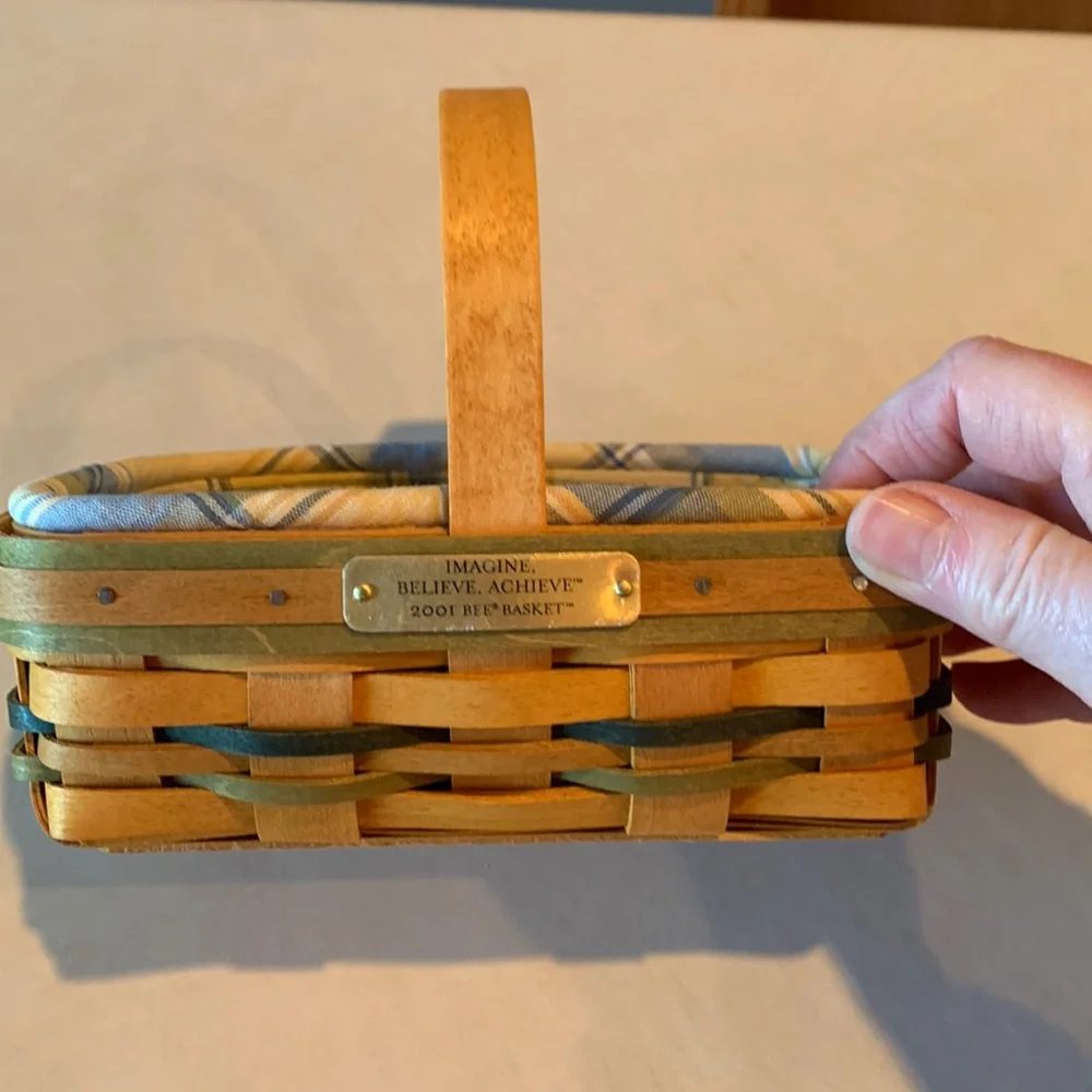 Longaberger 2001 BEE Basket with protector and liner